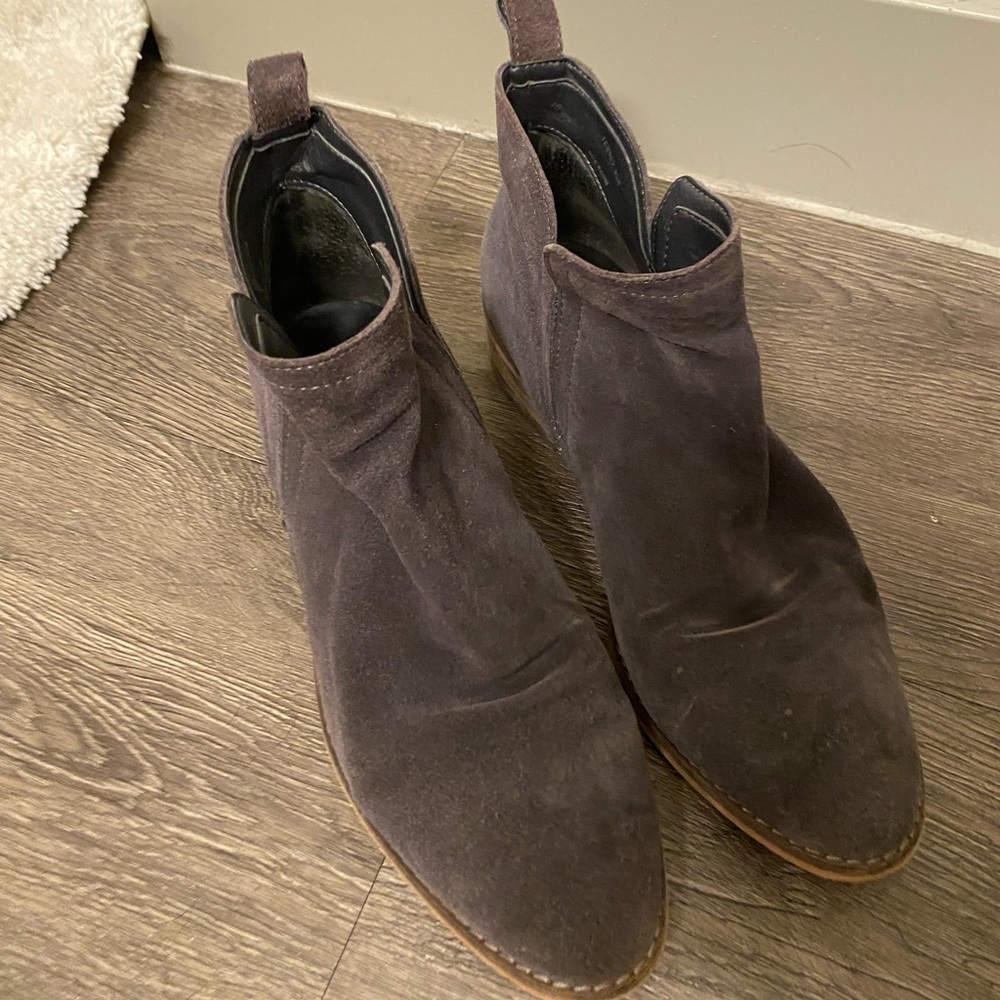 Grey women’s boots